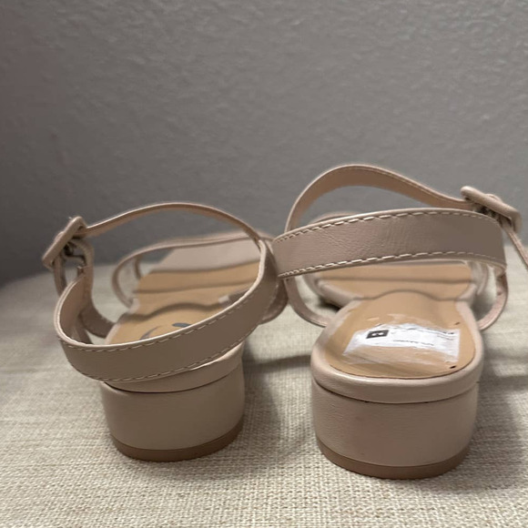 Journee Collection Women's Dorothy Pump Sling Back Sandal Beige Size 11 - Picture 8 of 12